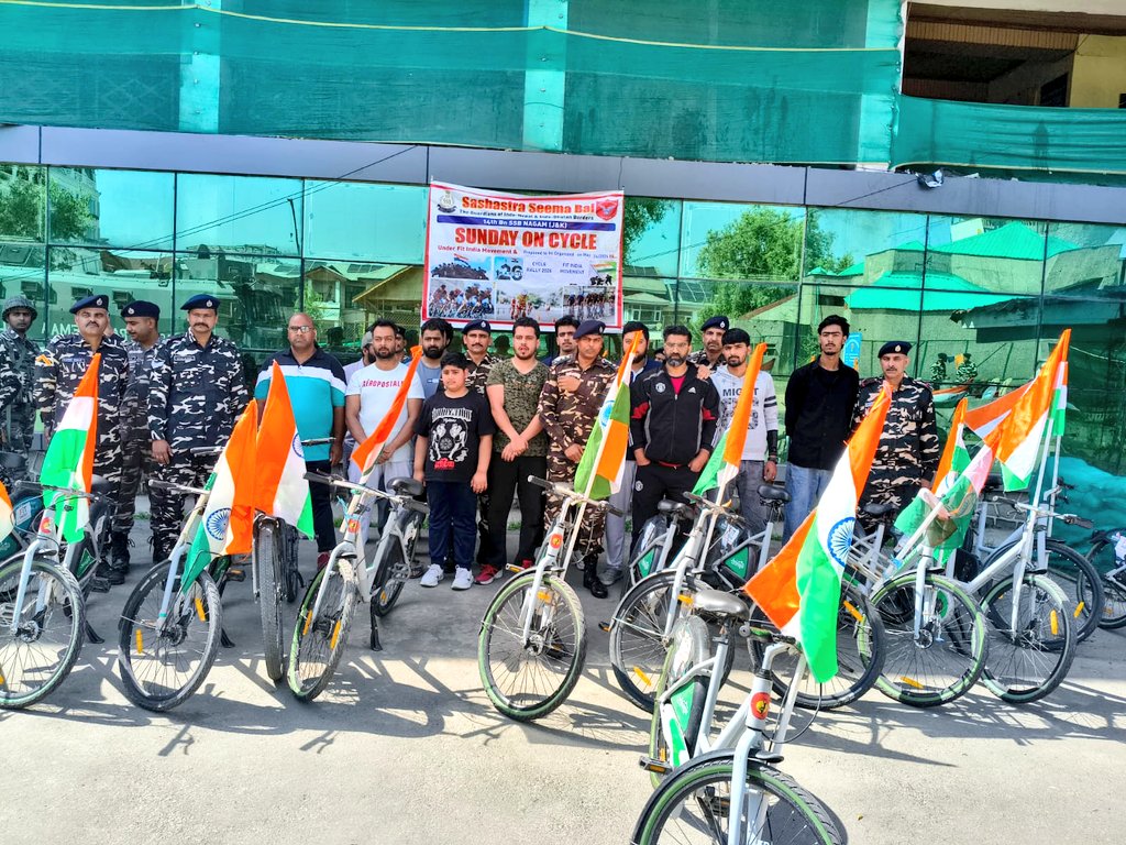 14bnssb's tweet photo. Under @FitIndiaOff initiative, A #Sunday_On_Cycle 🚴‍♂️🇮🇳 was organised by G Coy, Wazirbagh #Srinagar and RHQ @14bnssb Doiwala #Dehradun to promote fitness, discipline and environmental awareness among @SSB_INDIA psnl and local youth. 
@HMOIndia  @YASMinistry @DC_Budgam @dmdehradun https://t.co/KKzfKsnXqQ
