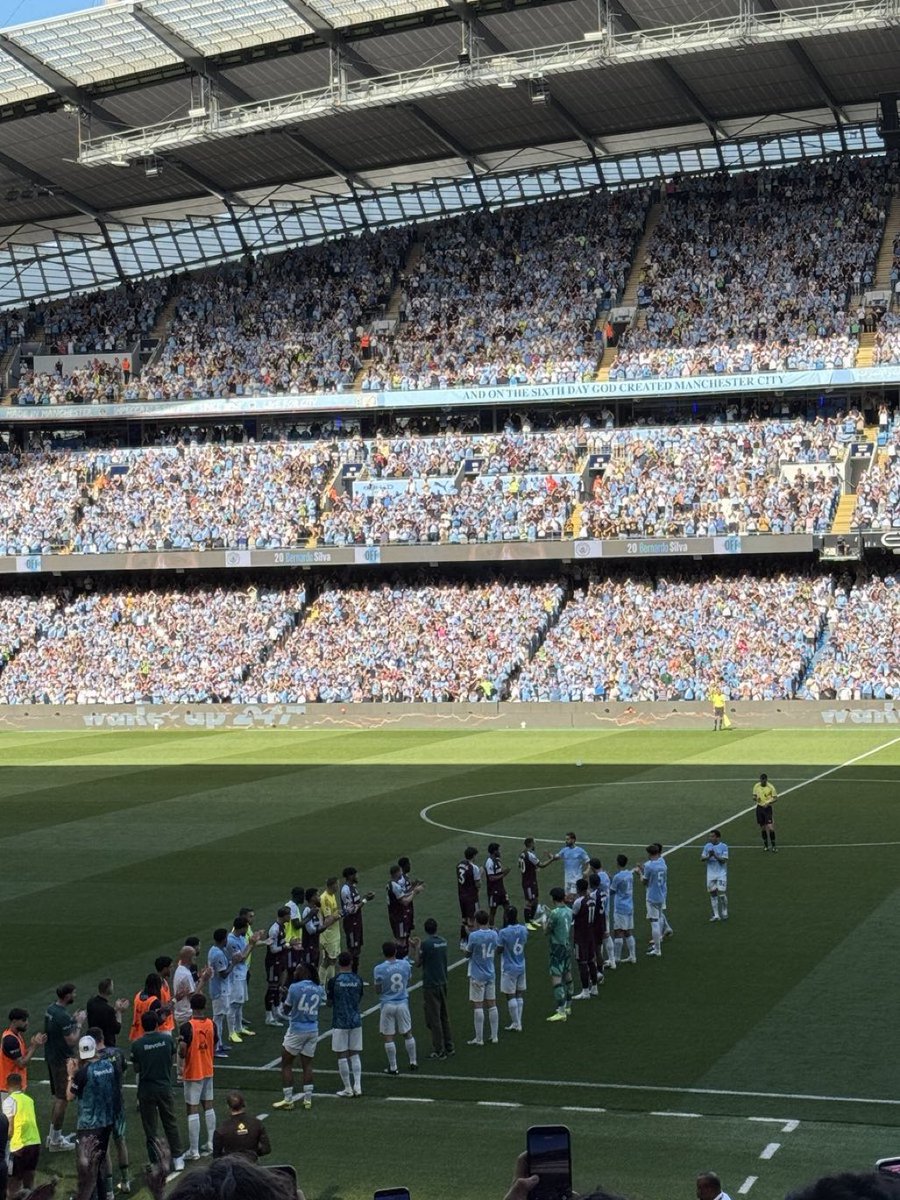 City_Chief's tweet photo. Bernardo Silva’s Guard of Honour 🩵🥹 https://t.co/lD3sbC2kP9