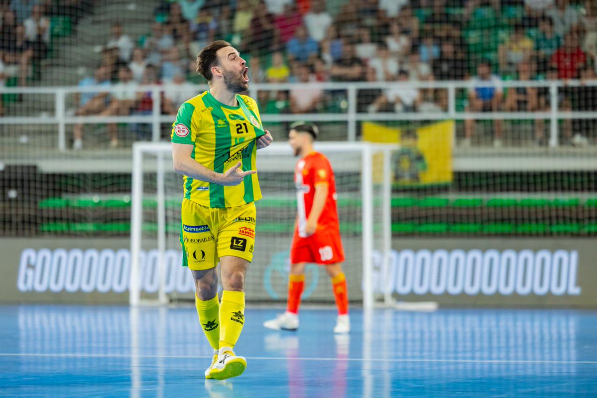 Ninozurich's tweet photo. Esta imagen define la idiosincrasia del Jaén Paraíso Interior: darlo todo por el escudo. Y además, magia:

🫒 Que el escudo de Espíndola pare penaltis
🫒 Sin fallo en tandas desde el punto fatídico
🫒 Vaselina de Míchel
🫒 Mirilla de Salla
🫒 Pulmones infinitos de Esteban
🫒 Prestidigitación de Brandi
🫒 Olfato de Mati Rosa
🫒 Brillantez de Dani Zurdo y Eloy Rojas
🫒 Power de Power (y de todos)
🫒 Sacrificio colectivo
🫒 Intensidad y solidaridad
🫒 Fe

Todo esto, al parecer, da trofeos.