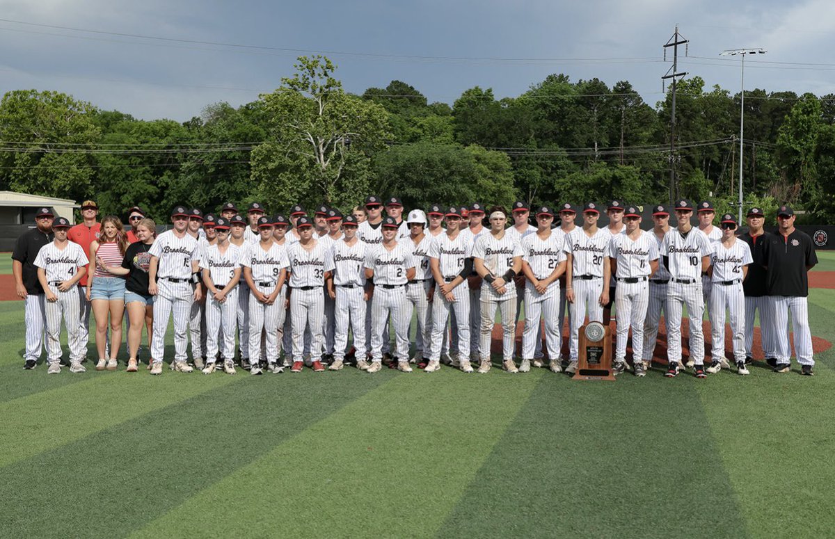 rogan_tyler4's tweet photo. Love this group of guys!  Final Junior Season Stats.
Avg .424
OBP .585
OPS 1.413
SLG .828
H 42
1B 22
2B 9
3B 2
HR 9
RBI 44
FPCT .973 https://t.co/v71pnin1J6