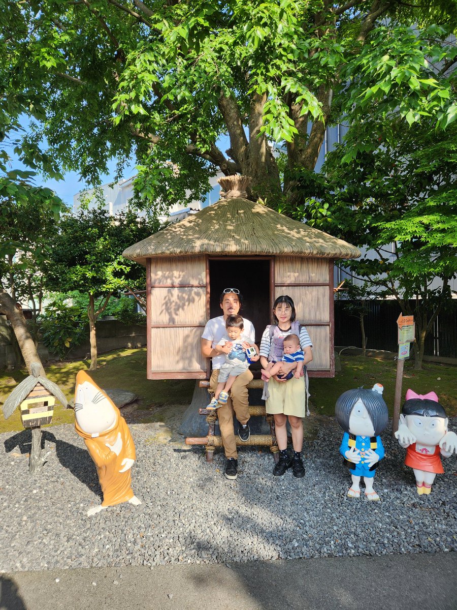 TA_SHO's tweet photo. 岡山城と後楽園を久々に訪れ、鳥取に車移動してからは水木ロードに立ち寄って、妖怪楽園に顔を出し、まさかの開演2分前に米子コンベンションセンター到着(笑)ステッカーは売り切れていましたが、今日のゲゲゲは斬新すぎました(笑)🤪疲れも忘れて、終演後のアフターでは超深い話で盛り上がりました🤣 https://t.co/J8YMWwGAef