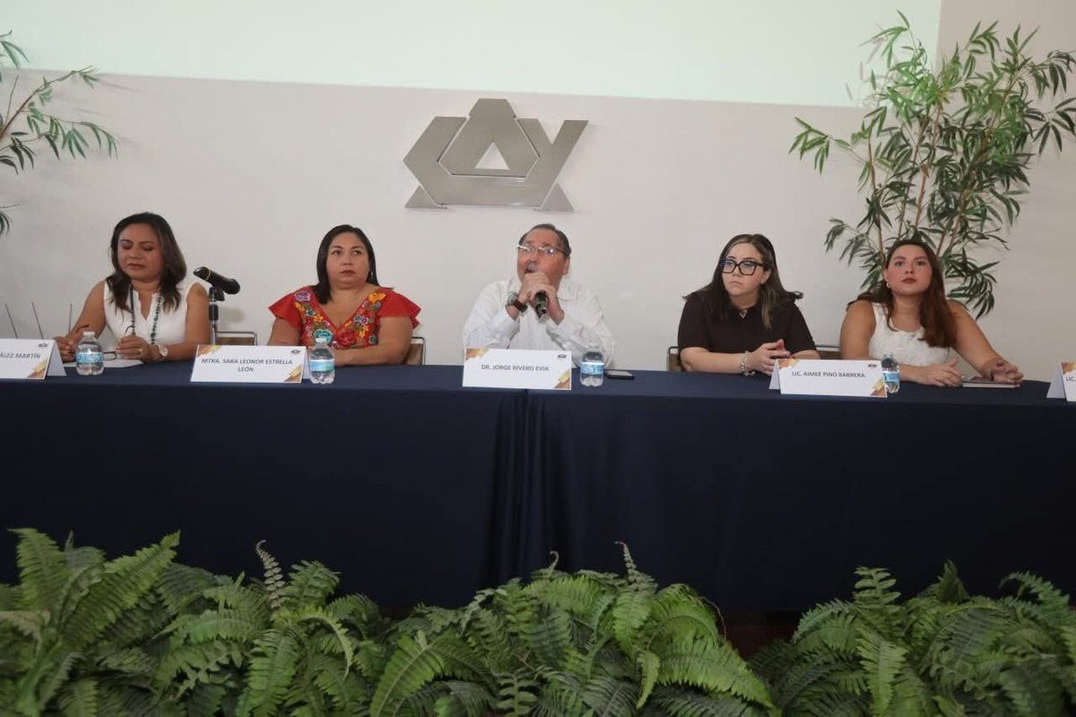 CAY_Abogados's tweet photo. El Colegio de Abogados de Yucatán, A.C., en el marco del Día del Estudiante, llevó a cabo la ceremonia de reconocimiento al Mérito Académico, destacando el esfuerzo, la disciplina y la excelencia de las y los estudiantes de Derecho de diversas universidades del estado. ⚖️📚 https://t.co/hriZt1JZiT