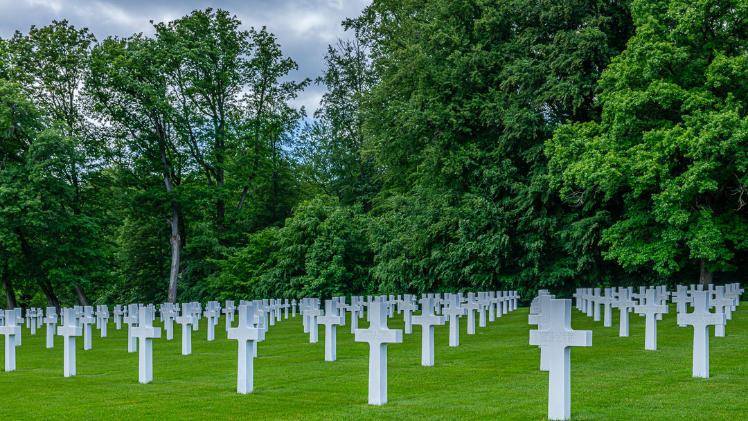 GeofotoF's tweet photo. “Lest We Forget” The Luxembourg American Cemetery the final resting place of 5,076 American service members who died during World War II. It contains two massive pylons inscribed with the names of 371 missing in action. #memorialday #lestweforget #thankyou #sacrifice #heroes https://t.co/eTIh033ydr