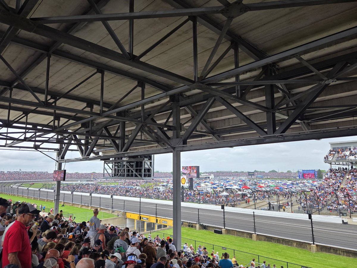 ChronicHoosier's tweet photo. There are massive sporting events, and then there's a city-sized venue with the highest population density on Earth (x3) &amp; cars so fast that they require mechanical downforce to remain connected to the planet.
LET'S GO RACIN'!!! https://t.co/SqaBxfovDl