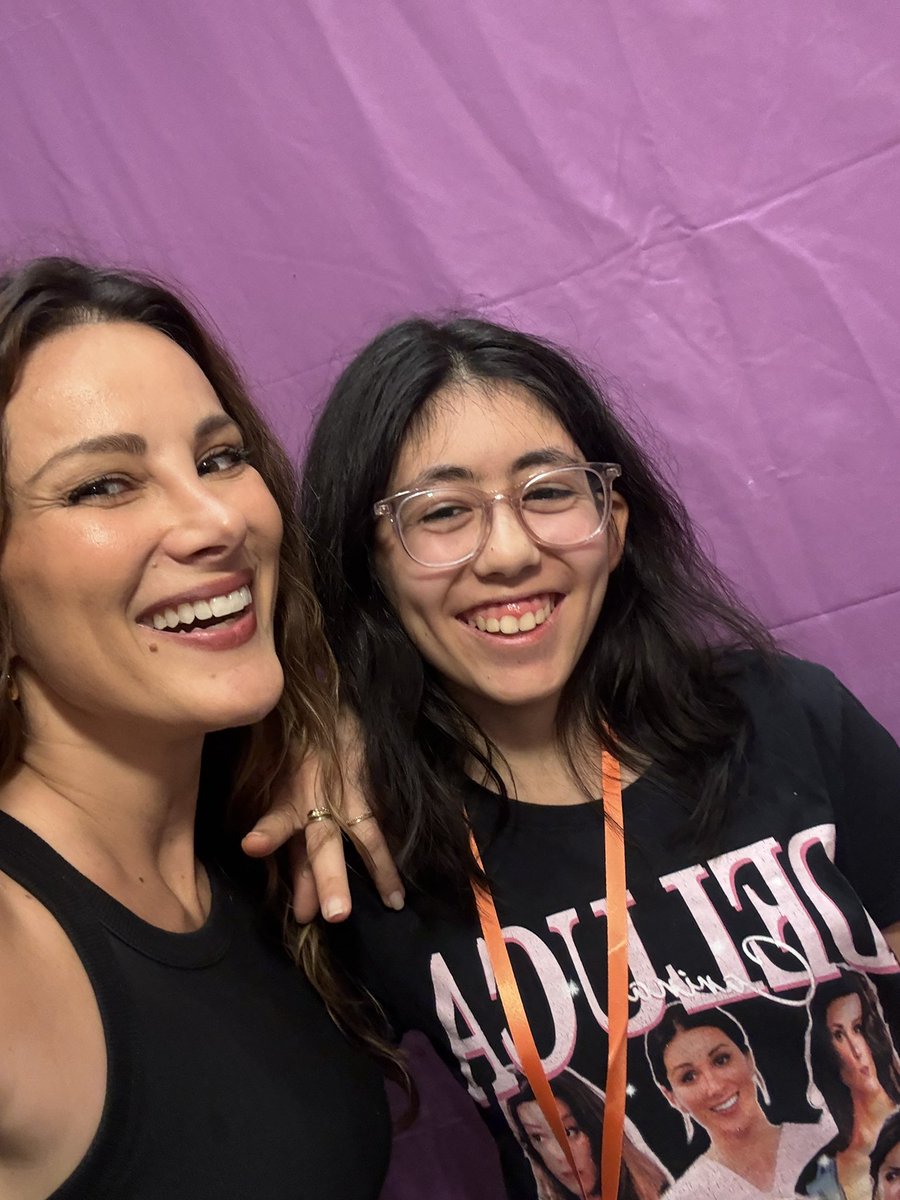 iheartchriska's tweet photo. I LOVE YOU STEFANIA!! (she loved my shirt 🥹🥹) #FFR7 https://t.co/fHgArS0Nkc