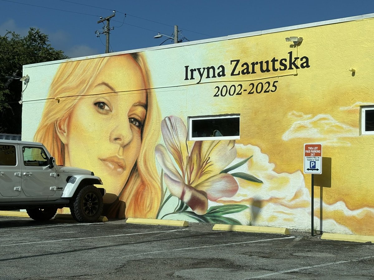 EcksBrand's tweet photo. Seen in St.Petersburg Florida. Beautiful tribute!  Your life mattered Iryna. https://t.co/jABlW0w08l