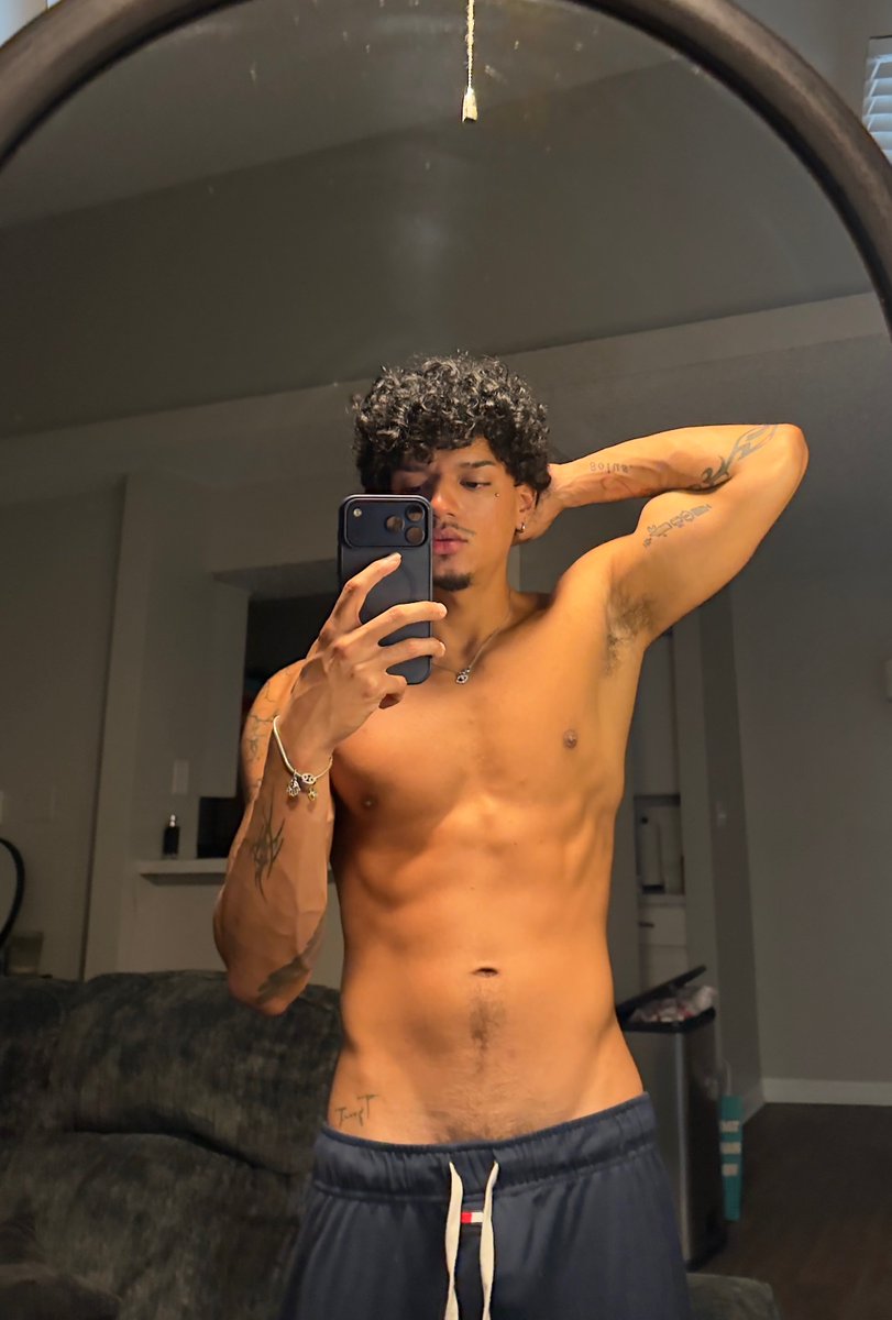 latinobttmboy's tweet photo. can you handle this? https://t.co/ydo5DTHRxJ