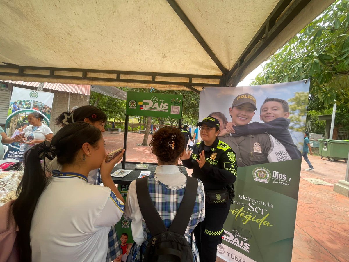 ProteccionPonal's tweet photo. Desarrollamos una Feria de Oportunidades dirigida a la comunidad estudiantil y ciudadanía en general 🤝

Socializamos el portafolio de servicios de la Policía Nacional, fortaleciendo la confianza y el acercamiento con la comunidad. https://t.co/HJO5U8UtmL