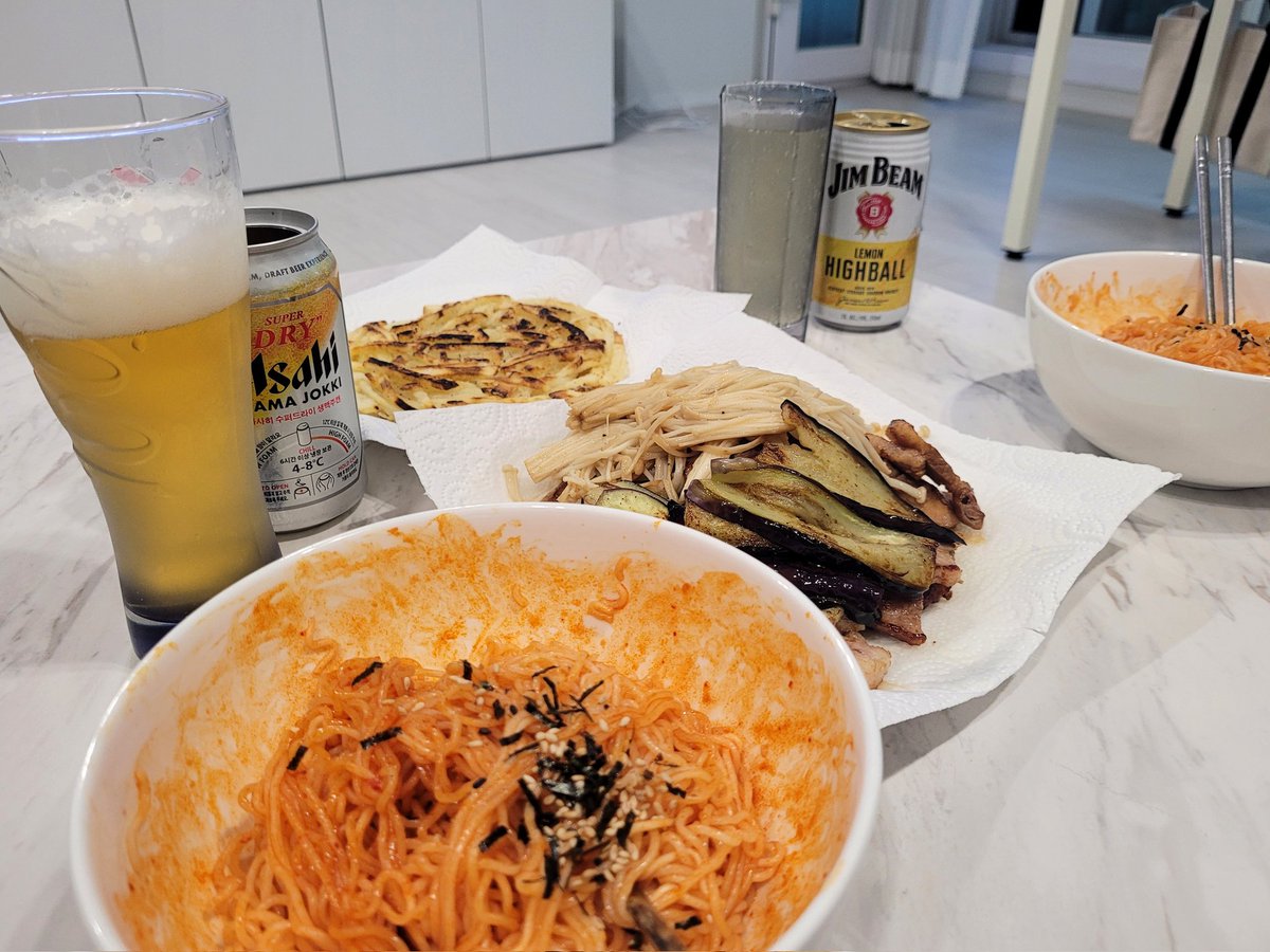 rootchelinguide's tweet photo. 친구와 끝내주는 2박 3일을 보냄 https://t.co/0bXNWf295A