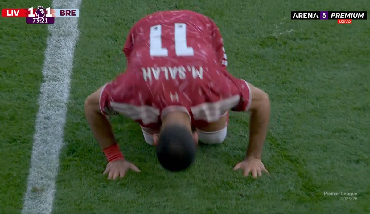 TheKopoholic's tweet photo. Incredible scenes at Anfield, as Mo Salah is subbed off after 73 minutes. 

Standing ovations, chanting, tears, emotions ❤️ https://t.co/APTK2kroHW