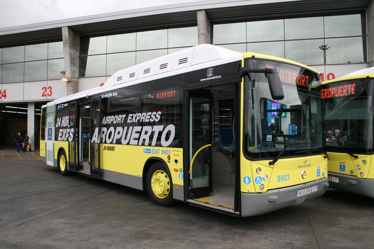 EMTmadrid's tweet photo. ✈️ En 2010, para dar servicio a la nueva Exprés Aeropuerto, EMT incorporó 12 autobuses Irisbus Iveco Citelis GNC.

🟡 Estos coches amarillos tenían espacios interiores especialmente diseñados para este servicio.

👉 Te los recordamos en nuestro #BlogEMT: https://t.co/pYR94efLrB https://t.co/KtlyJVdscf
