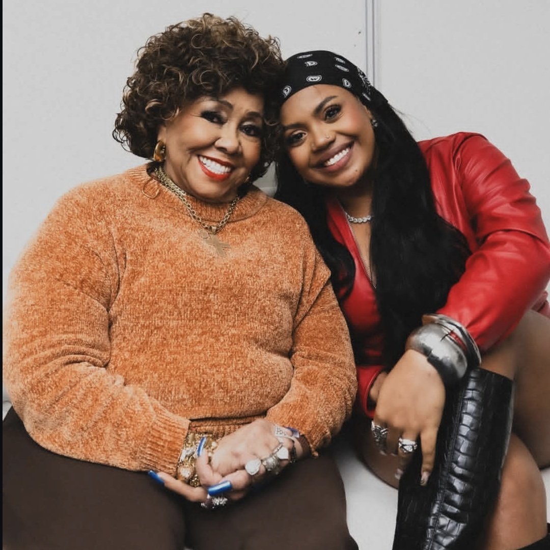 ouve_muito's tweet photo. Alcione &amp; Duquesa. 📸 https://t.co/Mk0iYLncGe