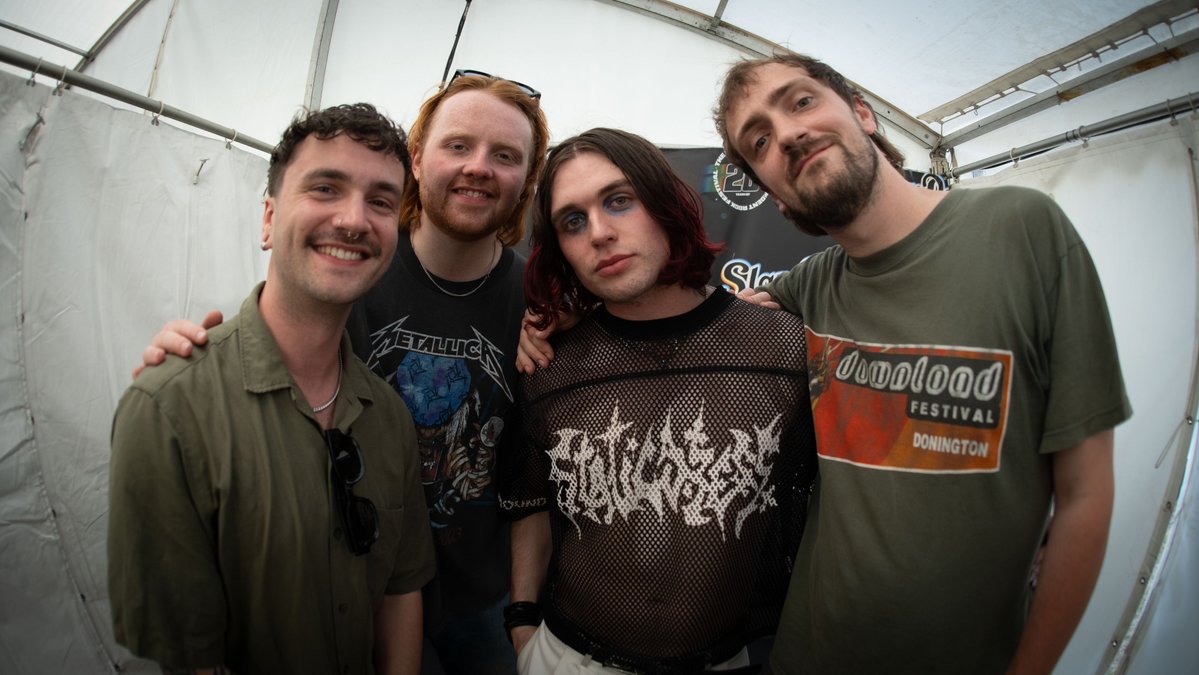 Rock Sound tweet media