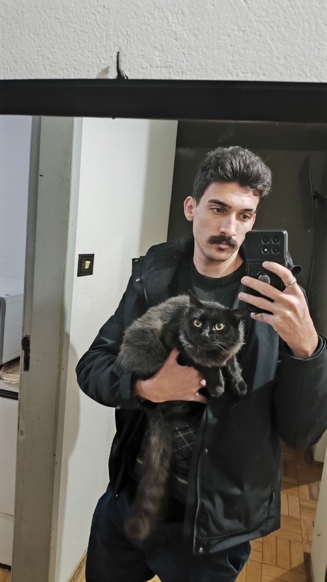 S0ulz15's tweet photo. meu homem e a gata dele https://t.co/L8Yzzwekex