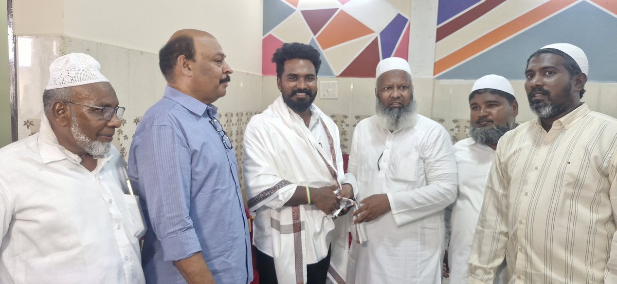 nishathko's tweet photo. ராணிப்பேட்டை மாவட்டத் தலைவர் @Naresh_CongNSUI மேல்விஷாரம் சிறுபான்மையினர் அணி மாவட்டத் துணைத் தலைவர் திரு. எச். ரஃபிக் அகமது அவர்களின் இல்லத்தில் நடைபெற்ற திருமண விழாவில் கலந்துகொண்டு, மணமக்களை வாழ்த்தினார். https://t.co/h0TXevaPo9
