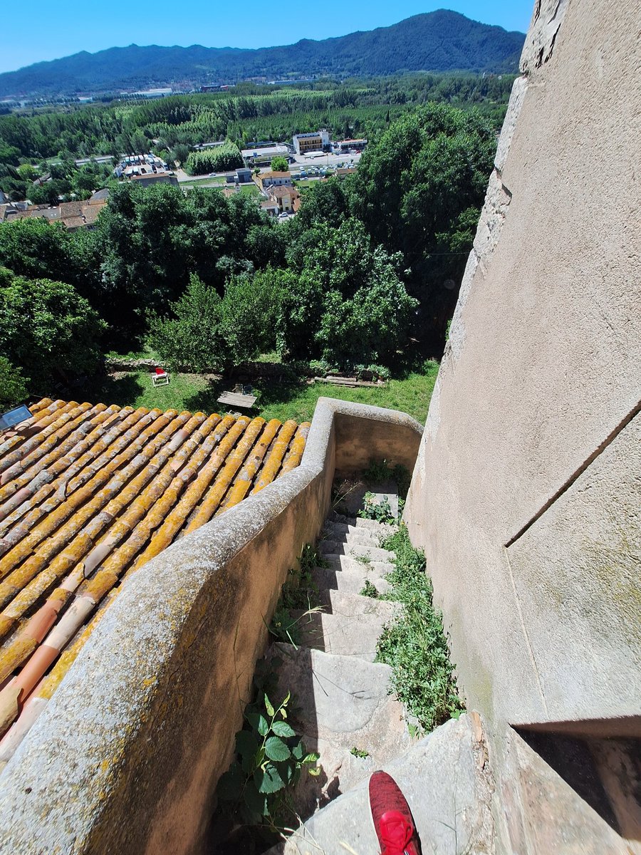 deric1012's tweet photo. Avui hem tingut la sort de poder gaudir d'una vista diferent de Medinyà https://t.co/ISViC7g7iO
