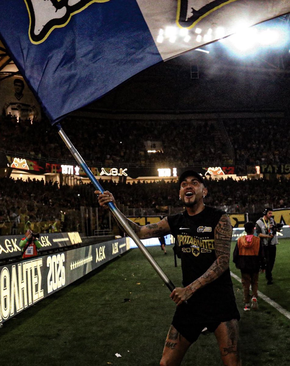 KapaGewrgia's tweet photo. Tucu te amamos 
Te deseamos lo mejor en tu vida
#aekfc https://t.co/UYYAzJSiPZ