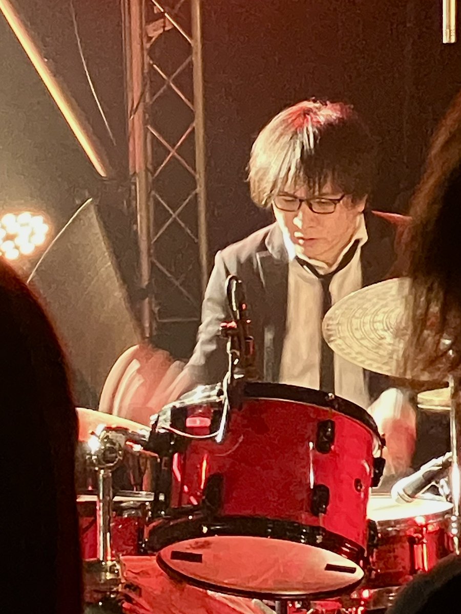 uta_aya's tweet photo. 今宵は千葉ANGAにてティートエイチでした。海外の方が多いイベントで、終始とても盛り上がっていました！私は圧倒されて若干引いてしまいましたが…(笑)皆さんがとにかく楽しそうで羨ましかったです。ティートエイチのライブも本当に盛り上がっていて嬉しかったです！ https://t.co/8x0jEEVUcr