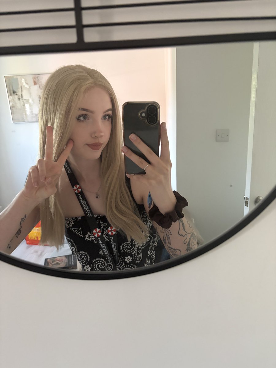 lithbunny's tweet photo. Had a super duper fun time at MCM 🥳 (the heat has killed me off from stepping outside for a while) https://t.co/fExORqy559