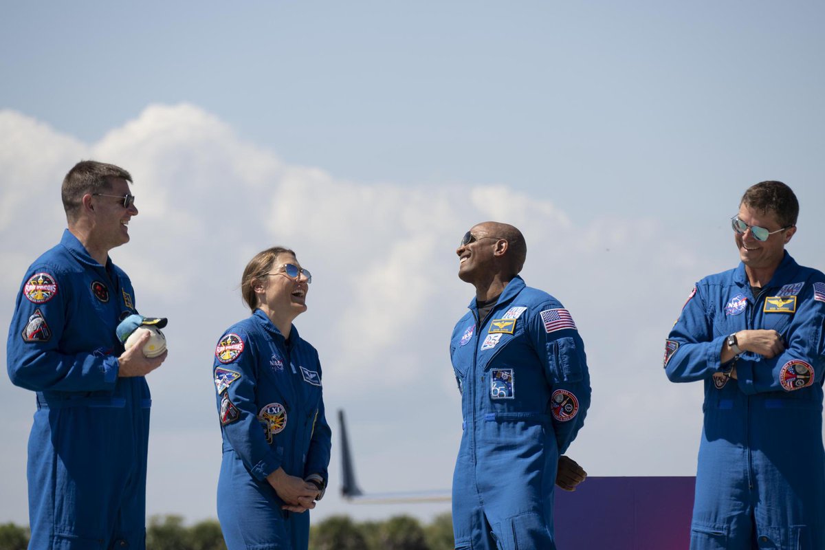 nightingaleera's tweet photo. I miss my emotional support astronauts so much https://t.co/JaFYfyIc4N