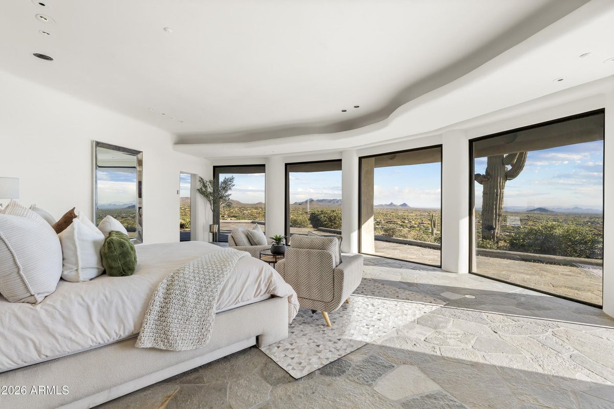 GolfHomeLiving's tweet photo. Perched on 15 gated acres in Carefree Ranch Homestead, this extraordinary Southwest masterpiece overlooks sweeping golf course, mountain, and city light views from every angle.

- 6 beds / 6 baths

DM @golfcoursehomes for full property details.

Listed by: Compass https://t.co/FGQUzia30G