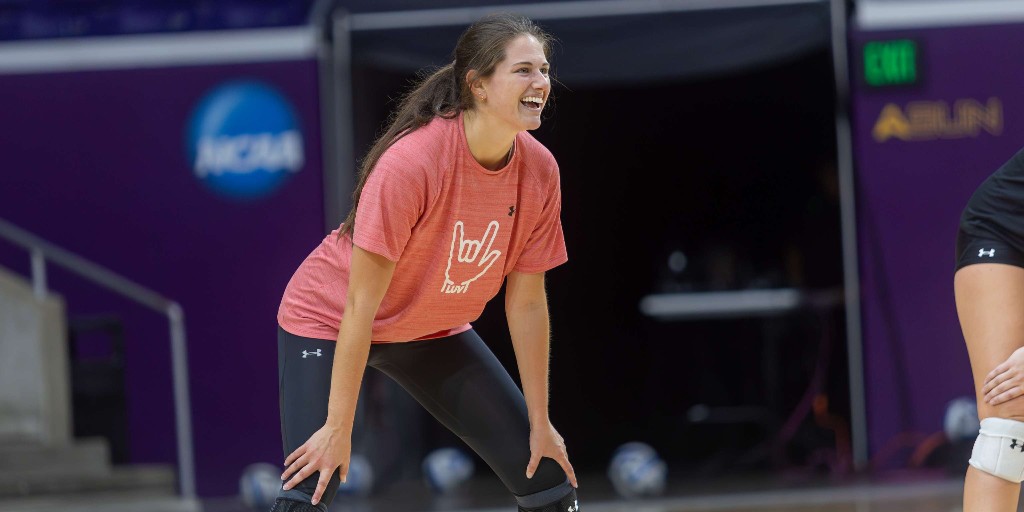 LipscombVBall's tweet photo. Celebrating Lauren's birthday today! 🙌 🎊

#IntoTheStorm ⛈️ | #HornsUp 🤘 https://t.co/wRyoRIBl9t