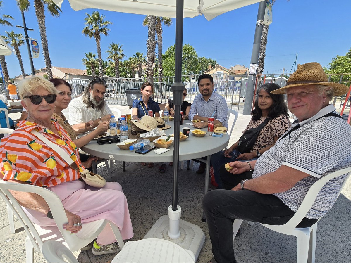 DavidJDuran's tweet photo. Week-end de Pentecôte, des taureaux, du soleil, l'étang de Berre : le cocktail parfait pour une journée sympathique entre amis 🥂 https://t.co/Dsr95mczjJ