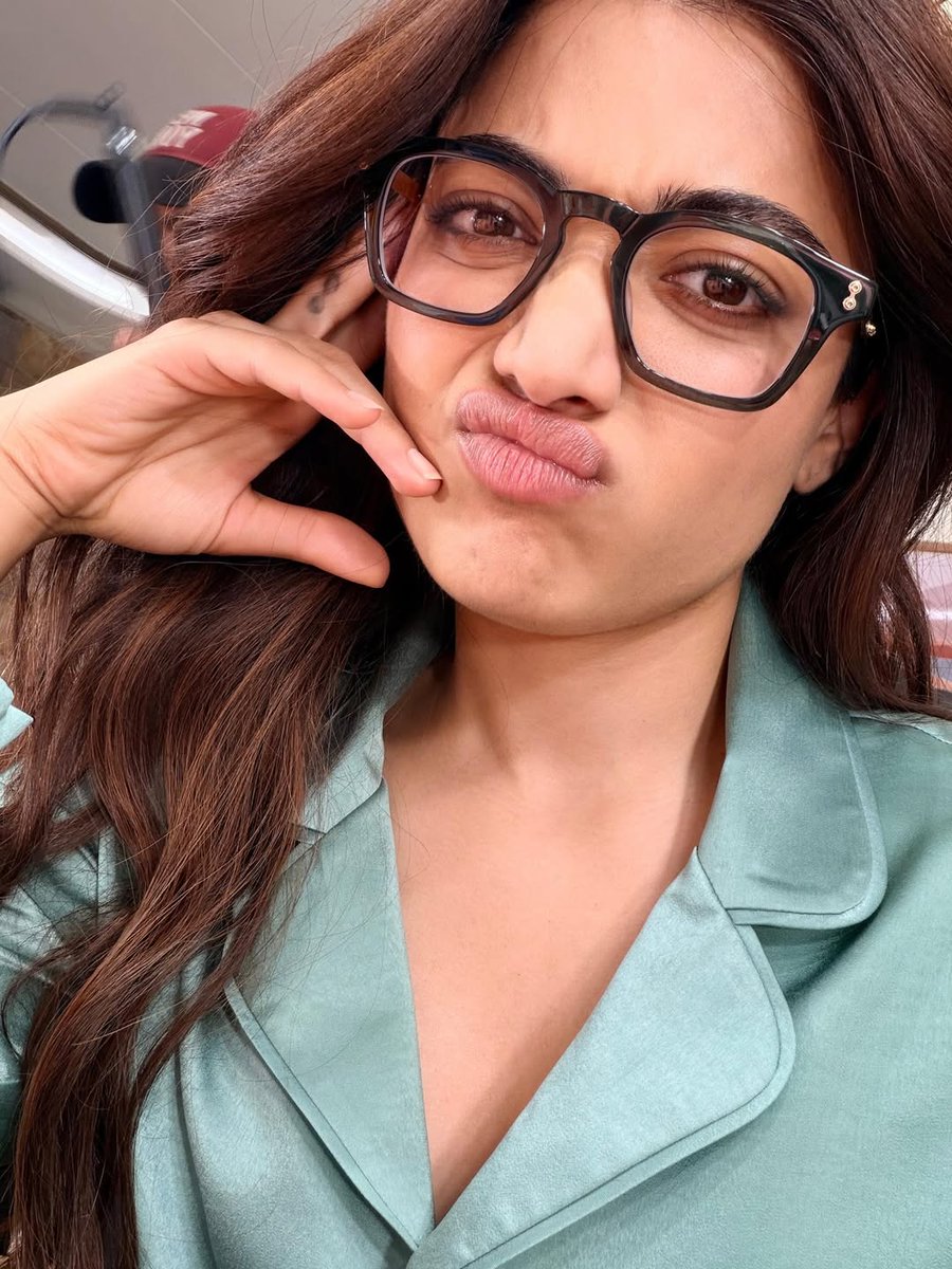 Aishu Samantha 🦋🐝👀 tweet media