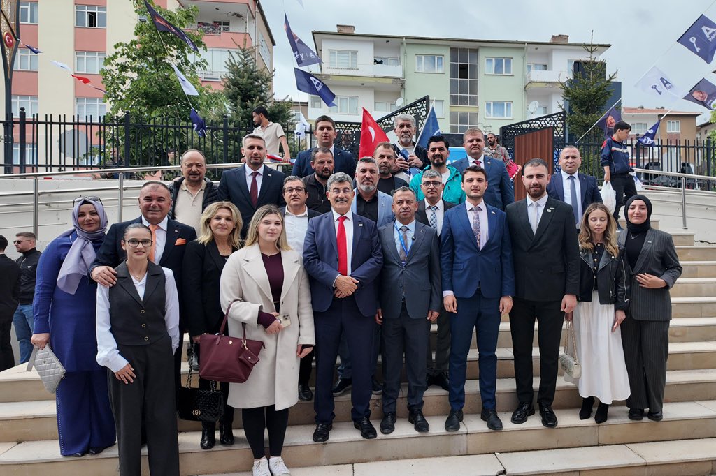 aksaray_aparti's tweet photo. Genel Başkanımız Sayın Yavuz Ağıralioğlu’nun katılımlarıyla gerçekleştirilen Niğde İl Başkanlığı programına, Aksaray İl Teşkilatı olarak İl Başkanımız Sayın Ali Karakuş başkanlığında katılım sağladık.

Birlik ve kararlılıkla çalışmalarımıza devam ediyoruz.
@yavuzagiraliog https://t.co/TRmnsrlozO