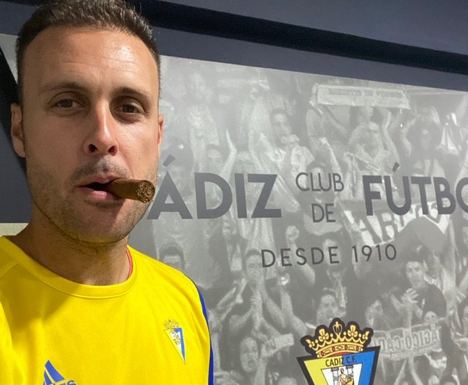 pisto_de_nino's tweet photo. Once del Cádiz de hoy:

Juan Díaz -> Tercer lateral derecho
Pelayo -> Cuarto central
Arribas -> Tercer lateral izq
Kouamé -> Apartado y cedido
Cordero -> Cedido en invierno
Lucas Pérez -> Fichado en marzo con 37 años y tras un año sin jugar

Planificación deportiva REPUGNANTE. https://t.co/kN3BVvYpMJ