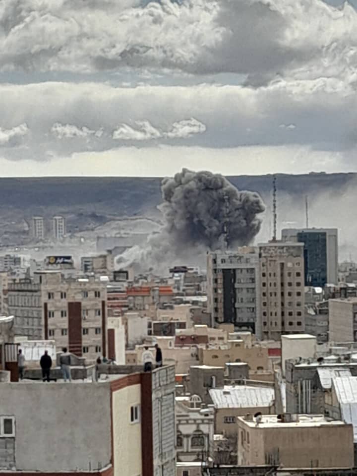 MAH313313's tweet photo. Biz sadece ülkemizi değil, sürdürülebilirliği kalmayan bir eğitim sistemini de geride bıraktık Savaş mağduru öğrenciler olarak 3 aydır bekliyoruz Bu ülkeye hizmet etmek, değer katmak için üniversitelerden bir şans istiyoruz
#BizBuradayız
@YuksekogretimK
@erolozvar 
@Fullyaozturk https://t.co/yw0VAa2ODC