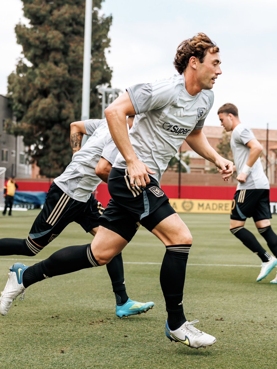 lafc_2's tweet photo. https://t.co/j9zPBxjcUT