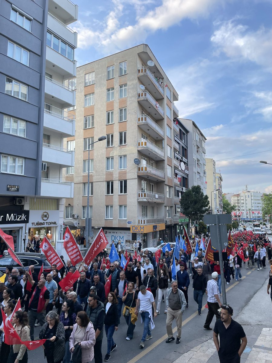SolPartiDenizli's tweet photo. Bu darbeyi ancak  birlikte mücadele edersek durdurabiliriz.  

Kurtuluş yok tek başına ya hep beraber ya hiçbirimiz ⭐ https://t.co/W52XIrvb7x