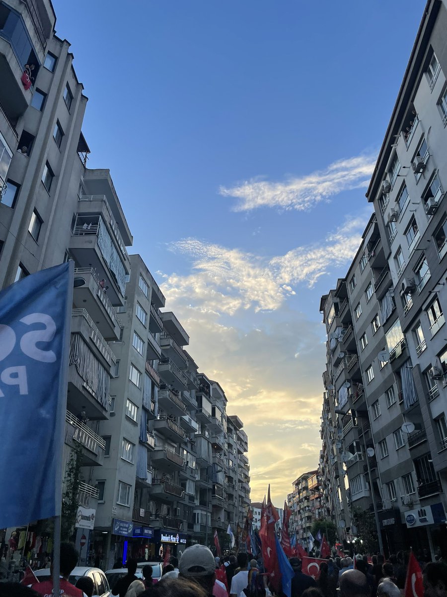 SolPartiDenizli's tweet photo. Bu darbeyi ancak  birlikte mücadele edersek durdurabiliriz.  

Kurtuluş yok tek başına ya hep beraber ya hiçbirimiz ⭐ https://t.co/W52XIrvb7x