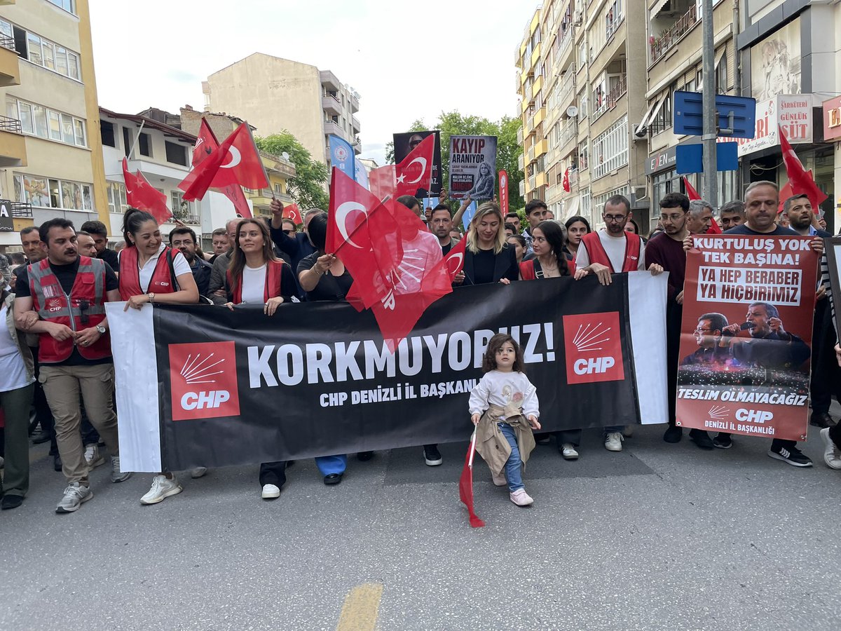 SolPartiDenizli's tweet photo. Bu darbeyi ancak  birlikte mücadele edersek durdurabiliriz.  

Kurtuluş yok tek başına ya hep beraber ya hiçbirimiz ⭐ https://t.co/W52XIrvb7x