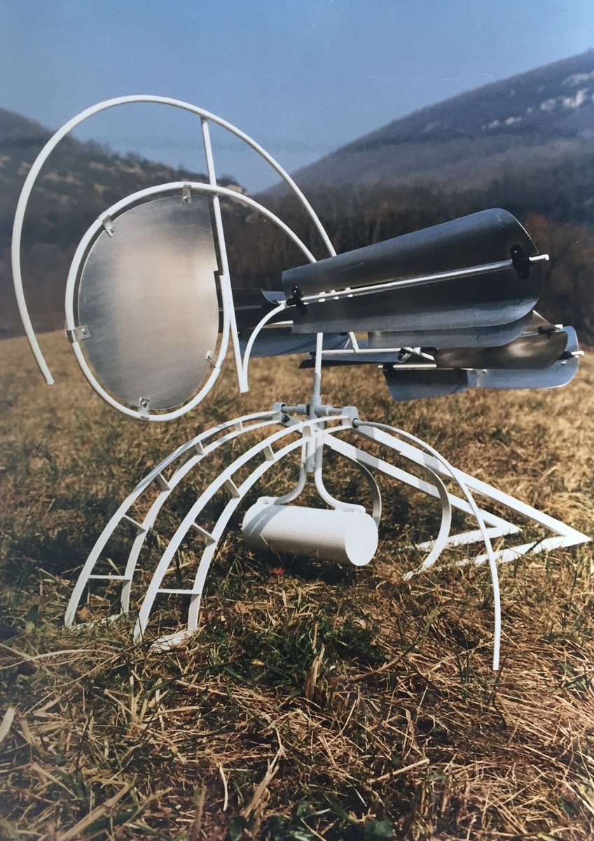 pascalberger691's tweet photo. Nouvelle peinture de la série 2026,
130 cm/97 cm, un point de réalité, sculpture de la de la série « navigation », 1996, sur fond de mer fictlif. https://t.co/79b0SkEA8g