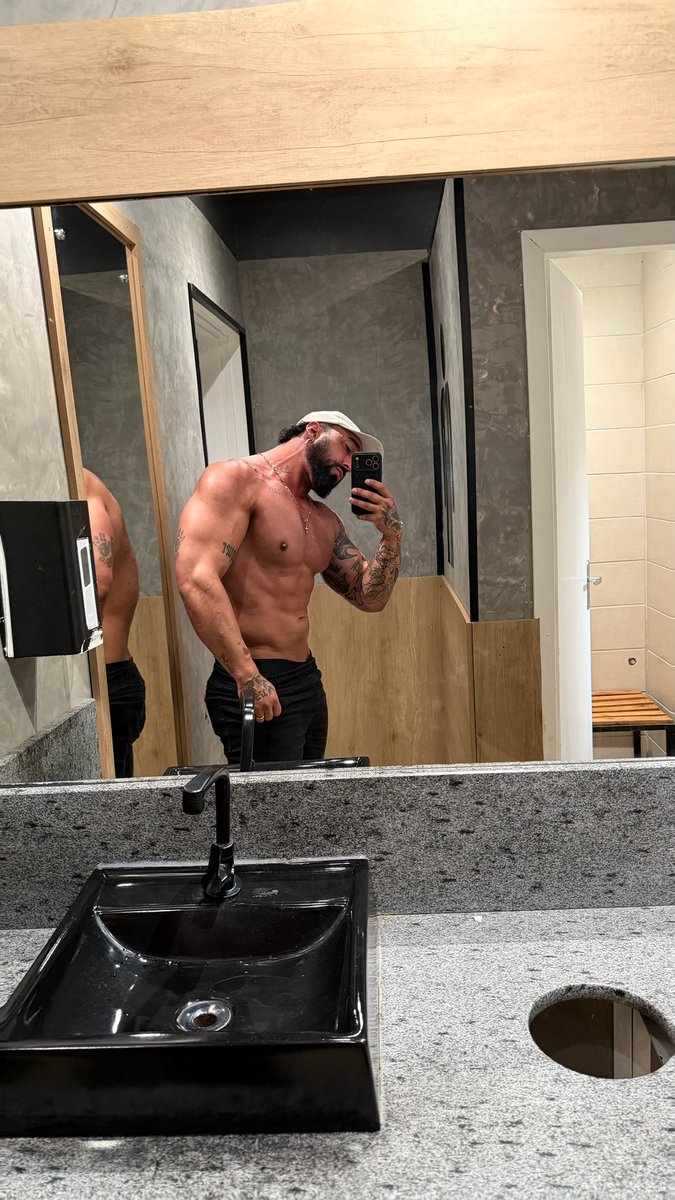 Jacked tweet media
