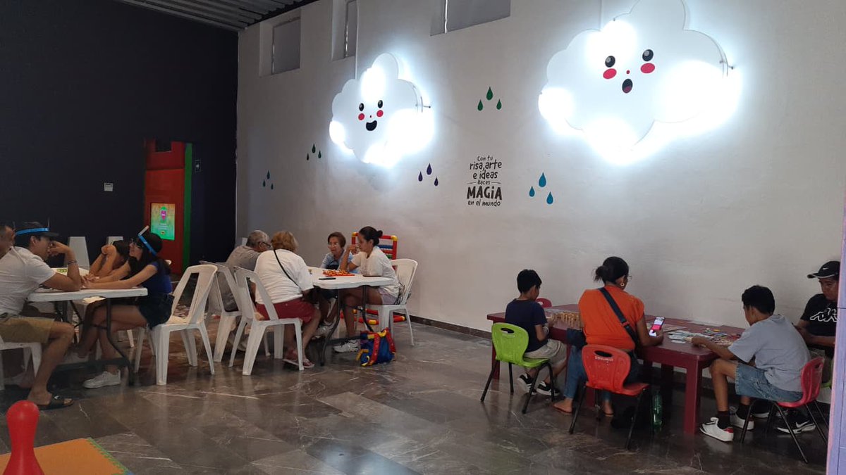 museobarco's tweet photo. ¡Gran día de Juegos en Familia en BARCO! 🥳
Vivimos un día de risas, juegos de estrategia, boliche gigante y serpientes y escaleras en tamaño real. ¡Gracias a quienes participaron! https://t.co/fBb8iZnCeB