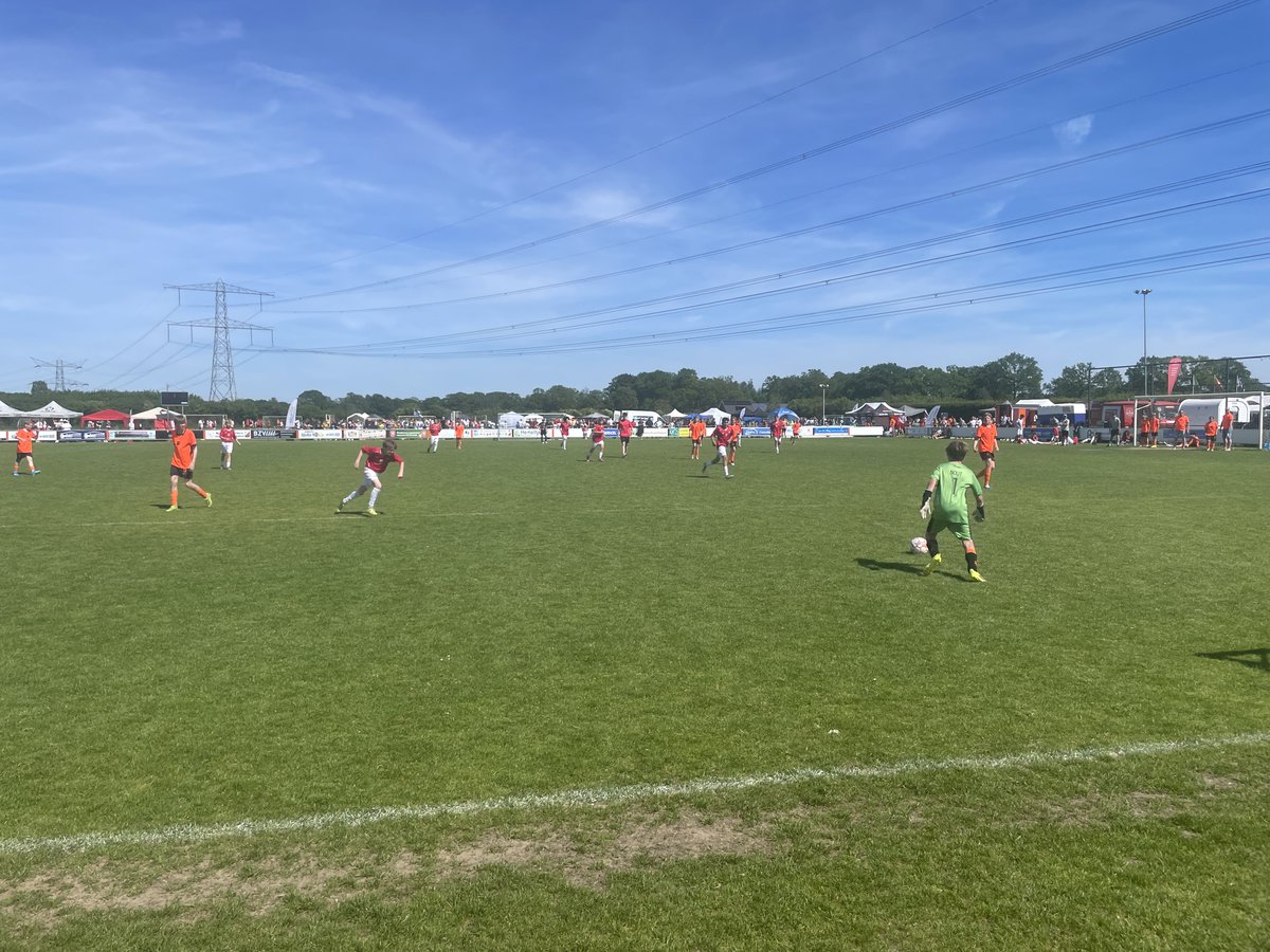 FletcherFootbal's tweet photo. Dit Pinksterweekend werd weer de “𝐇𝐚𝐧𝐬𝐞 𝐈𝐉𝐬𝐬𝐞𝐥 𝐂𝐮𝐩” door Ballfreunde georganiseerd bij FC Zutphen  @fc_zutphen 

Wij bedanken alle teams voor de komst en tot volgend jaar!

#ballfreunde #turniere #zutphen #HanseIJsselCup #IJsselCup #jugendturniere #fletcherhotels https://t.co/Spx02N0AHL