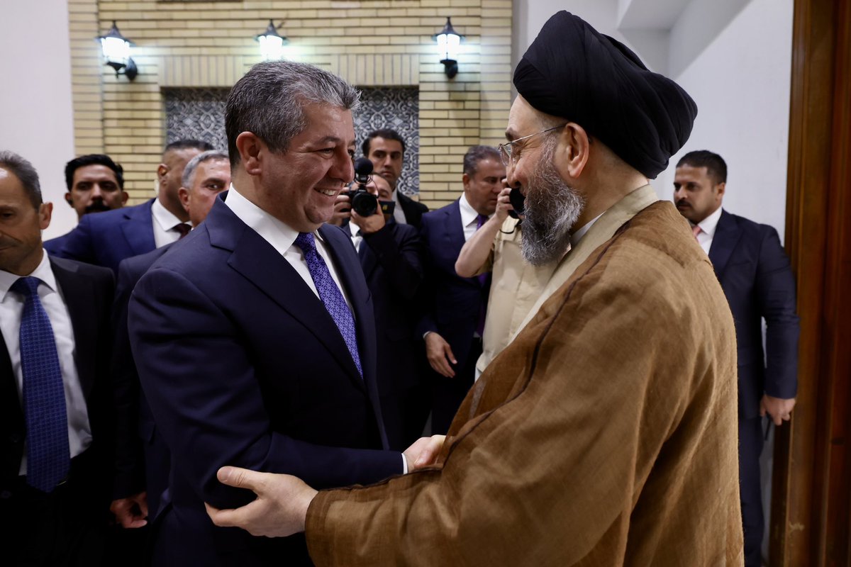 Ammar_Alhakeem's tweet photo. بعد استقبالي جناب الأخ العزيز الأستاذ مسرور بارزاني رئيسَ حكومة إقليم كردستان، أشرتُ إلى ضرورة تنسيق المواقف وتكامل الأداء بين جميع الأطراف للخروج بحلول ناجعة للإشكاليات القائمة، لا سيما معالجةُ الأزمة الاقتصادية عبر تنويع منافذ تصدير النفط العراقي، وتنويع مصادر الدخل الوطني، وتحريك القطاعات الإنتاجية لتعزيز الاقتصاد الوطني.

كما أشرتُ إلى إمكانية تصفير جميع الإشكاليات بين المركز والإقليم متى توافرت إرادةٌ حقيقية للحل وفق أحكام الدستور والقانون.