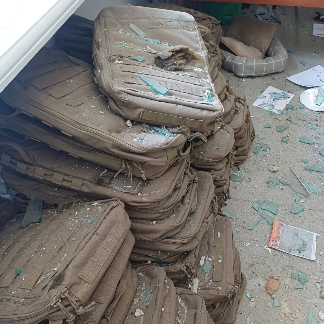 Leleka_FDN's tweet photo. Leleka’s office in Kyiv was damaged in today’s Russian attack.
 No windows, no doors, part of a wall, and most of the equipment are gone.
Our team is alive. That’s what matters.
We keep working to support those on the front lines.
 Please support our mission.
#LelekaFoundation https://t.co/IPmwZhLuaI