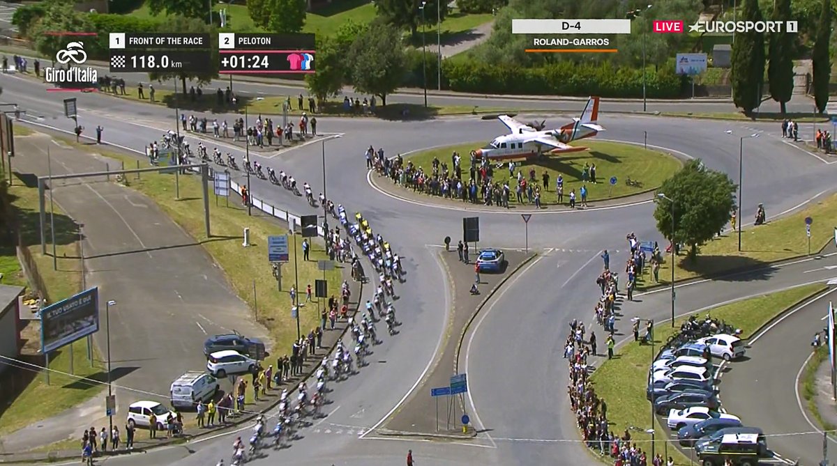 323K13L's tweet photo. Giro d’Italia 2026 — Stage 11🇮🇹
Porcari → Chiavari
moments of beauty &amp; chaos

#GirodItaliaᴿᴾ https://t.co/axAvlRi3Qt