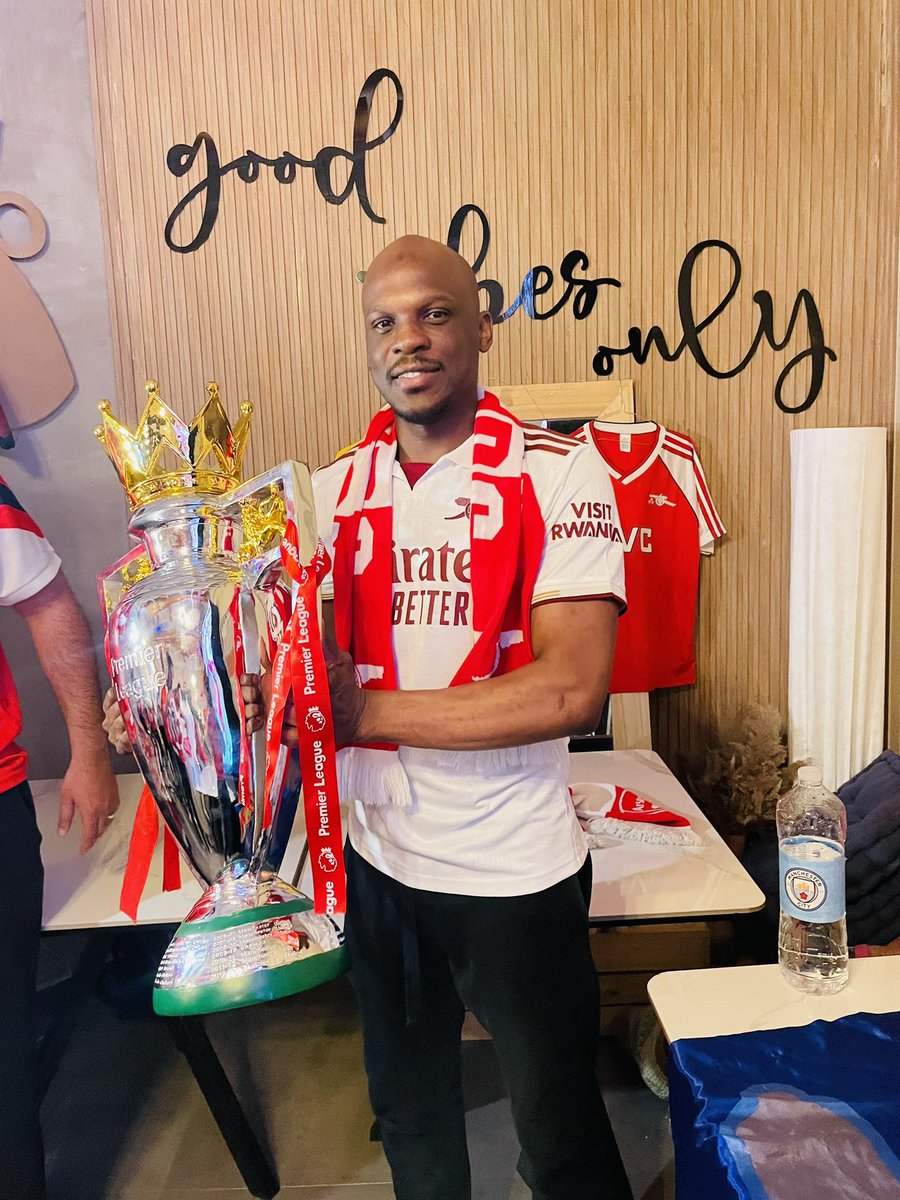 mod_0134's tweet photo. @ASCArabia 
@farooi 
@Arsenal 

الاجواء خورافيه وكأنك في الملعب 
الله يديم علينا الافراح 🤍🏆 https://t.co/OJ3QJymOHo