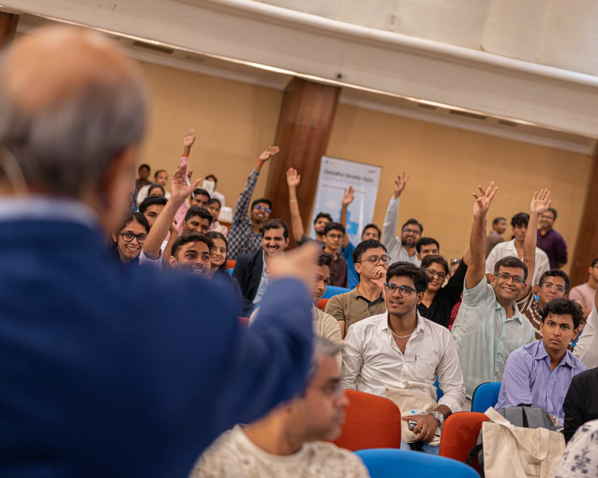 babubasu's tweet photo. A first for me: hosting a quiz at the very heart of the  Bombay Stock Exchange on finance &amp; markets. What a finale to the #ZerodhaVarsity Inter-Corporate Quiz — a thriller which went down to the wire… and boy, was it fun!
Kudos to Karthik Rangappa &amp; his @ZerodhaVarsity team https://t.co/bKR0aCZAHT
