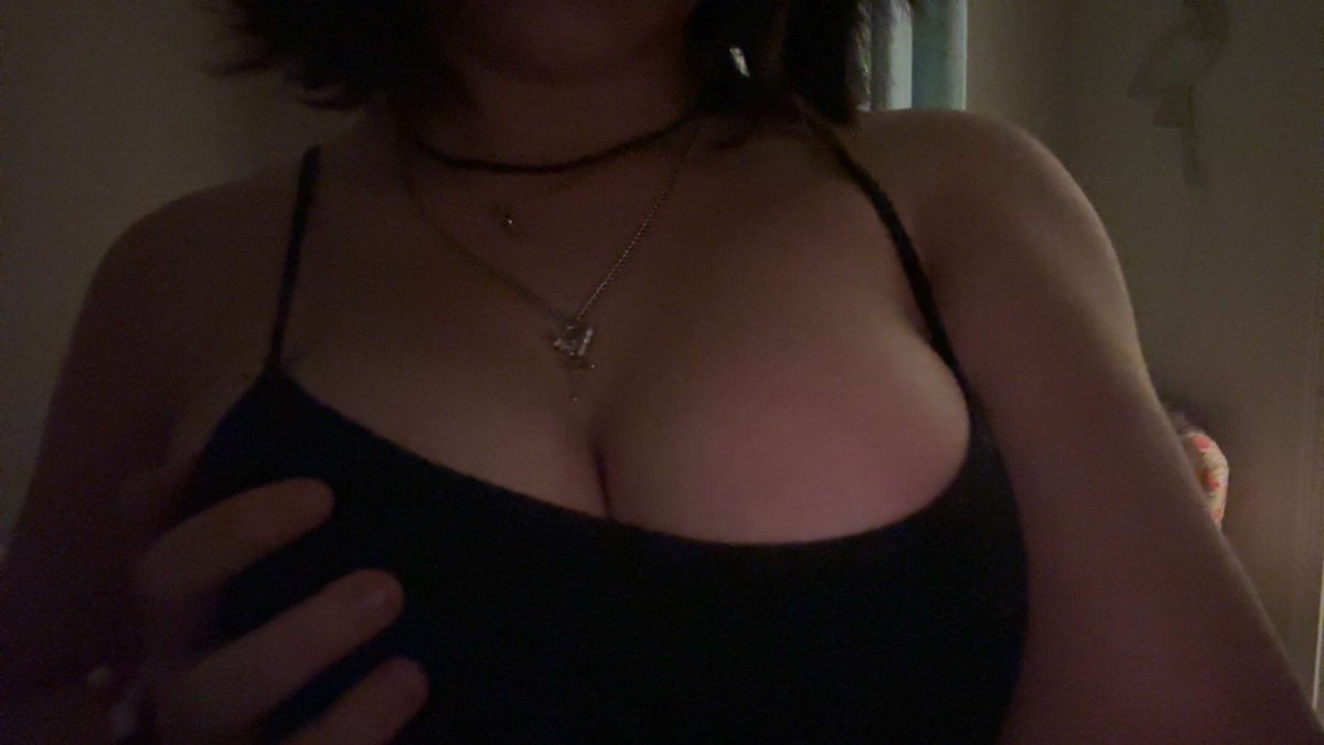 InshaPlan69175's tweet photo. follow if  you wanna see more ^^ #nsfw #nsfwtwt #lewd #meow #esex #egirl https://t.co/7VpAaaXSUC