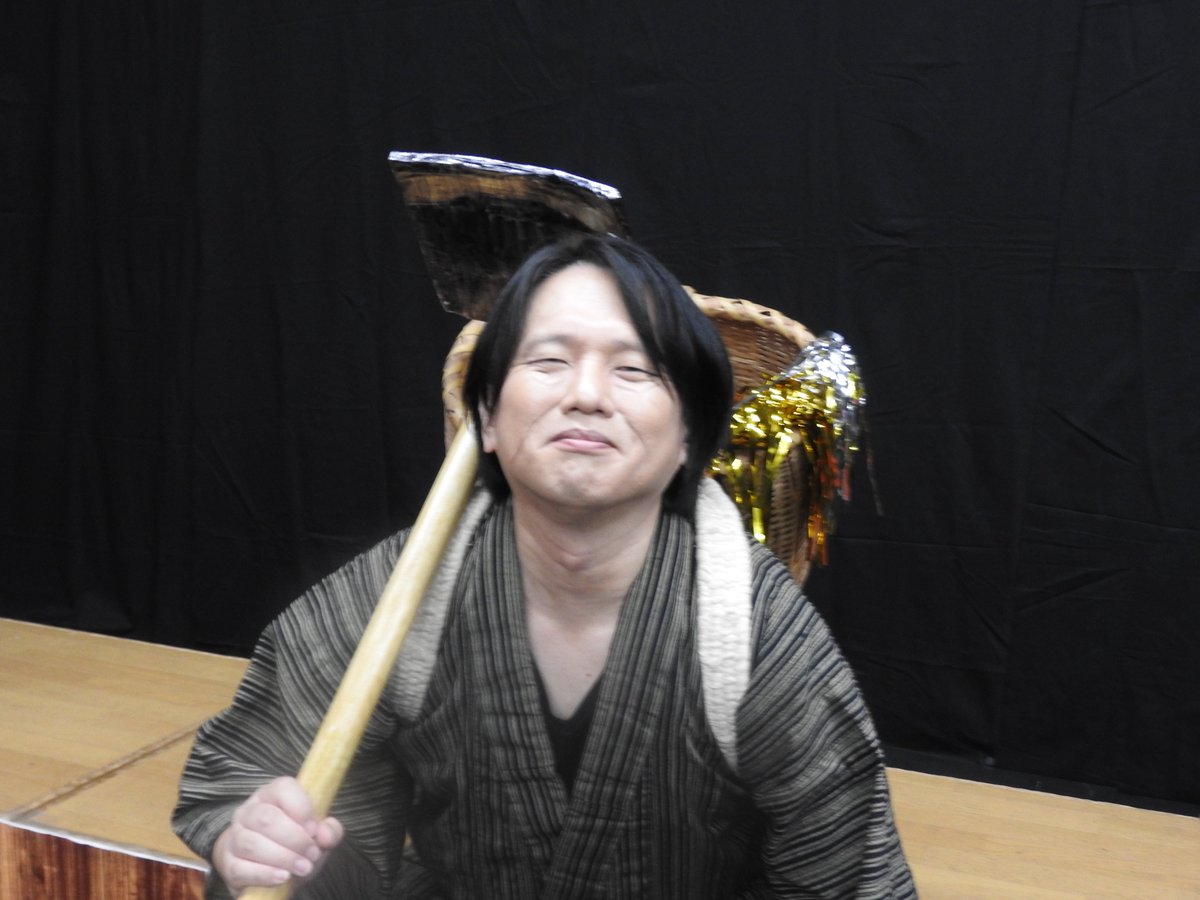 prdbq903's tweet photo. 2026年５月24日 藤枝文化センターでの、劇団ZA公演
「隻眼の紅蓮丸・新演出版」に、様々なテーマ曲、参加呼びかけと、事前告知があったなかでも、しっかりと楽しめた今回の紅蓮丸でした、ここまで、報告❹、画像・最初に登場した悪者に追われる女性と、村人で計８人
２回に分けます　#隻眼の紅蓮丸 #劇団ZA #藤枝文化センター