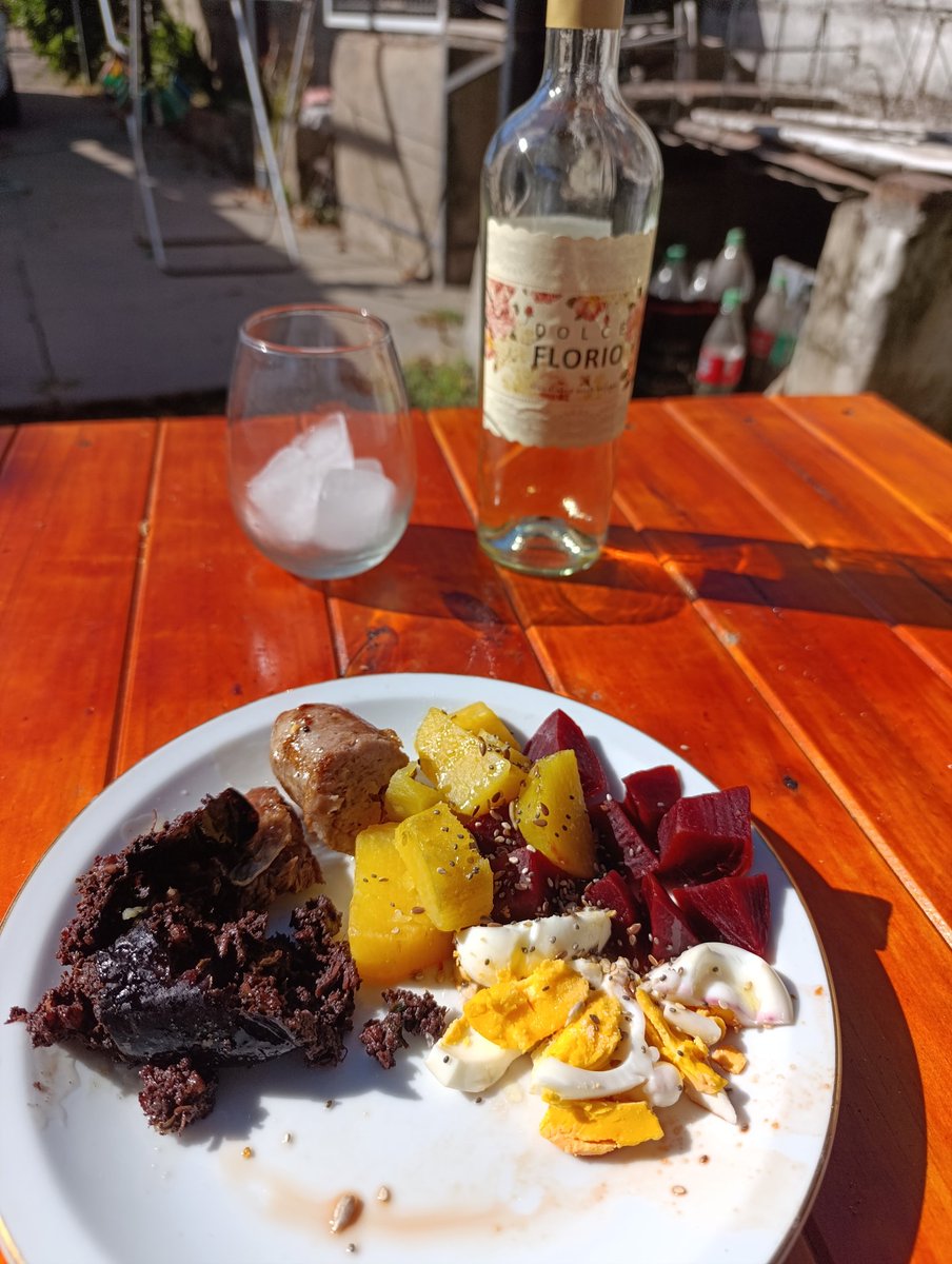 4952Cinty's tweet photo. El verdadero yin y yang...me cuido en las comidas me doy un permitido en la bebida 🤭 https://t.co/GH8uxgOy3x