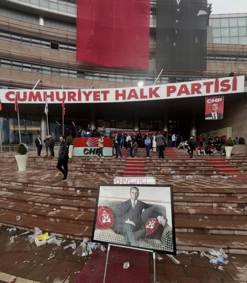 May31st13's tweet photo. @Canan_Kaftanci Şöyle bir görsel içimizi dağlarken, neymiş ‘nalları dikmiş rocky rahatlığıymış…mış’. Gevşekliğe bak https://t.co/jvetK8Ab1g