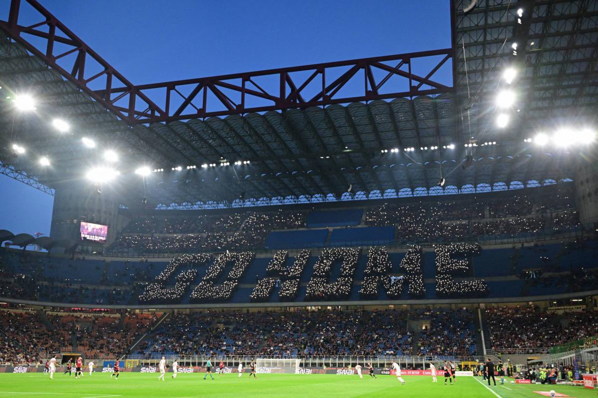 DiavoloFR's tweet photo. 🚨Fanzine de la Curva Sud : 

La longue interview du propriétaire du Milan, Gerry Cardinale, a fait la une la semaine dernière. Après des années de silence, celui-ci est sorti de sa léthargie dorée pour débiter des promesses vagues, des concepts déjà maintes fois rabâchés, bref, les habituelles paroles destinées à apaiser la contestation des supporters milanais. Eh oui, car ces paroles arrivent justement au moment où tous les médias internationaux ont montré et relaté ce qui se passe autour du Milan, les protestations et le malaise de toute une communauté de supporters qui viennent ternir l’image et la gestion de RedBird : d'où donc cette leçon de morale dans une longue interview préparée de toutes pièces avec la Gazzetta, un journal qui n'a plus rien de journalistique puisqu'il n'a pas publié le moindre article sur la contestation des supporters de dimanche dernier, se contentant d'accorder des pages au propriétaire où celui-ci tente d'apaiser les tensions, de calmer un environnement dévasté par cette propriété, de rassurer le monde de la finance plus que l'environnement milanais.