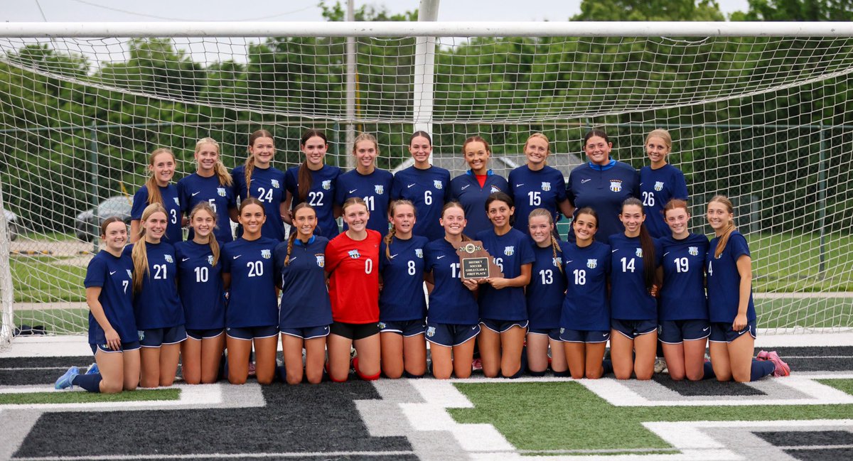 laurenshoffman7's tweet photo. Class 4 District Champions!!π₯³ Secured the win over Timberland. I am so proud to be apart of this amazing team, all our hard work paid off! Sectionals here we come!π #13 #rollsaders #3peat #districtchamps @SDsoccerFC @MSHSAAOrg https://t.co/S2ddPs6siY